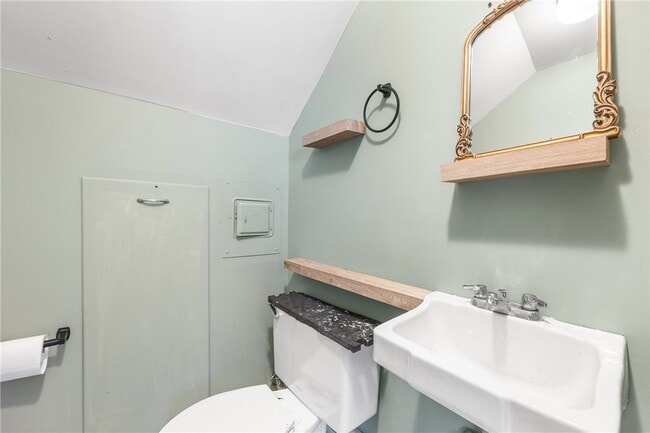 Building Photo - 373 Genesee St