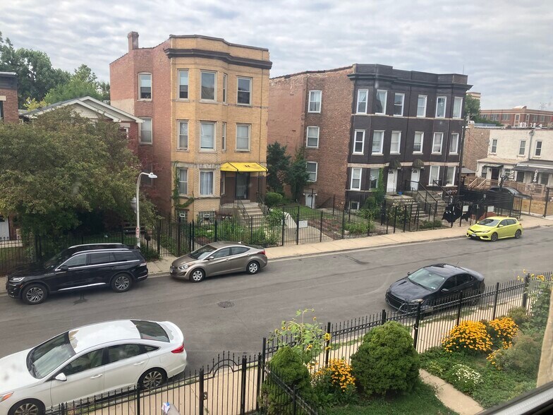 Building Photo - 2438 W Flournoy St