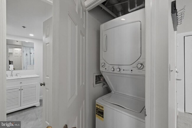 Building Photo - 1200 Braddock Pl