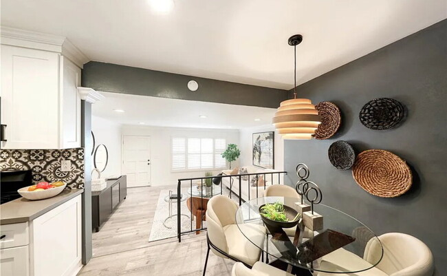 Building Photo - Amazing and Wonderful one bedroom Apartment .