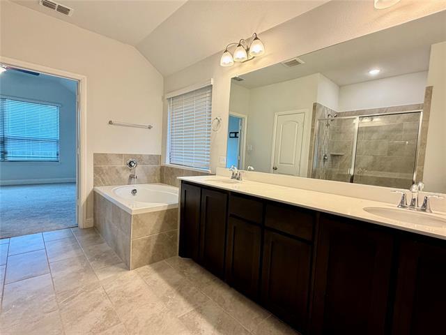 Building Photo - 3810 Honeycomb Holw