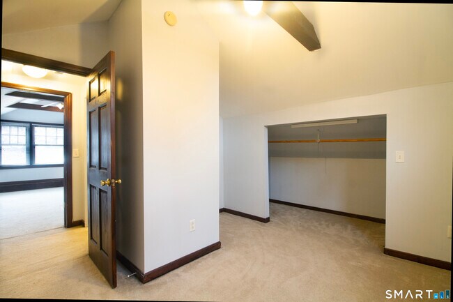 Building Photo - 21b Hoydens Hill Rd