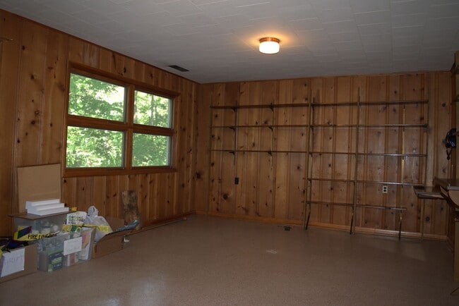 Building Photo - Marvelous 4 Bed 2.5 Bath House In Quarry H...