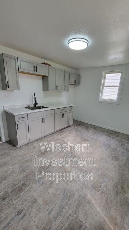 Building Photo - 325 S Pierce St