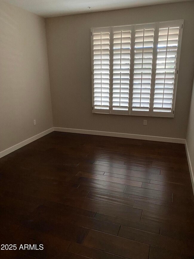 Building Photo - 4909 N Woodmere Fairway