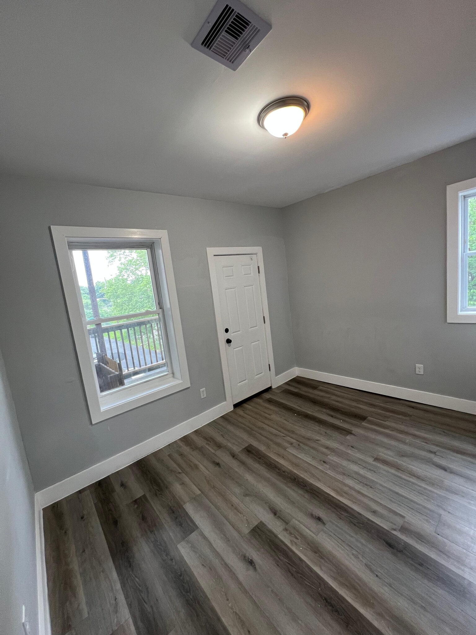 186 Hawthorne Ave 3R - 184 Hawthorne Ave