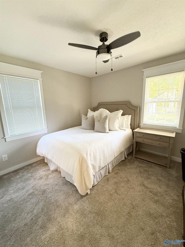 Building Photo - 9742 Wallwood Dr SE