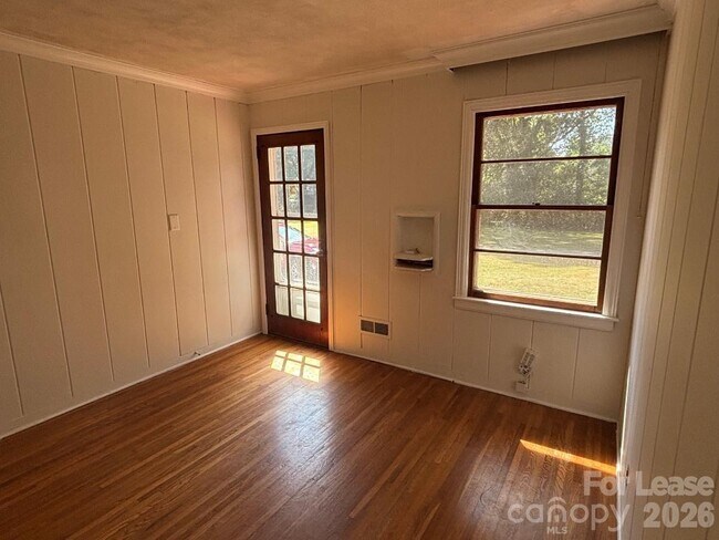 Building Photo - 6038 Preston Ln