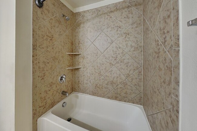 Building Photo - 14625 Briarcrest Dr