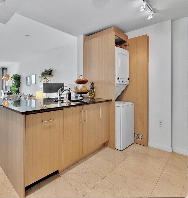 Building Photo - 10275 Collins Ave