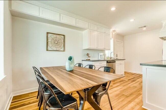 Building Photo - FULLY FURNISHED 2BD/1.5BA ready for occupancy!