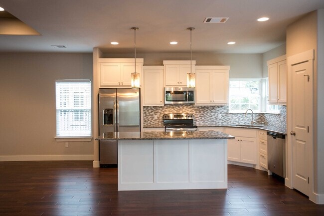 Building Photo - Modern Single-Story Condo Near Lake Austin & Lake Travis