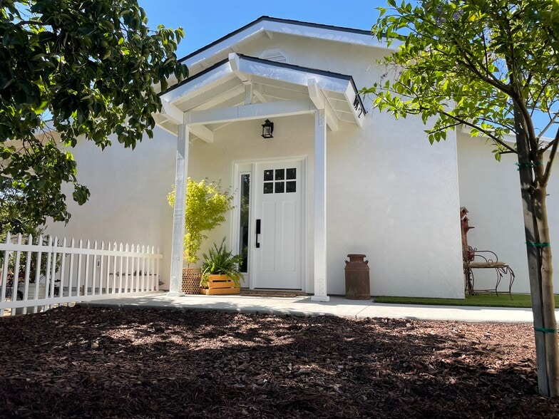 Building Photo - 1191 Hillside St