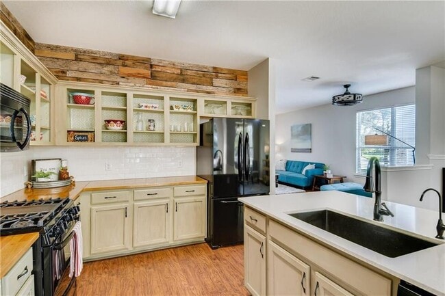 Building Photo - 903 Peyton Pl