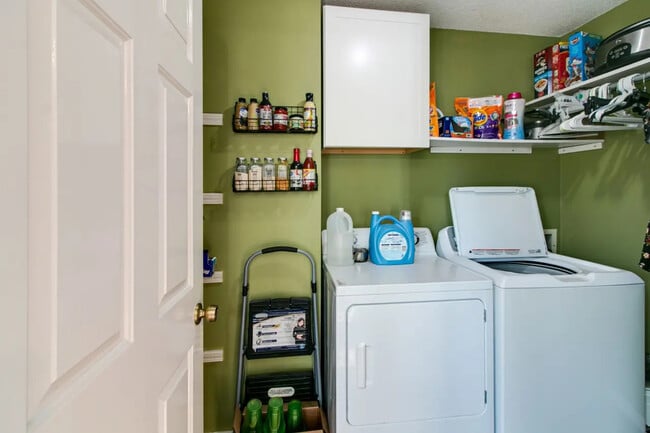 Building Photo - 1122 Rosebrook Dr