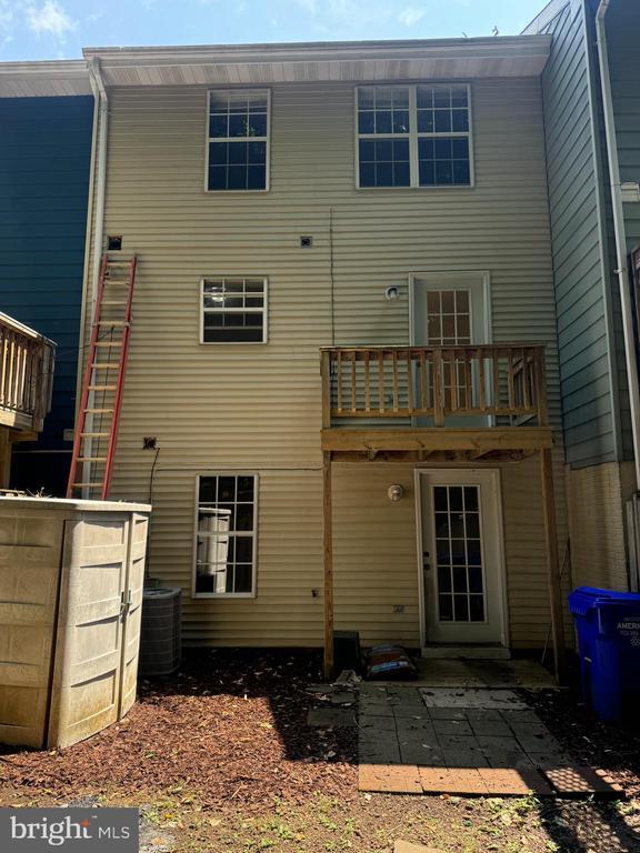 Building Photo - 15236 Streamside Ct