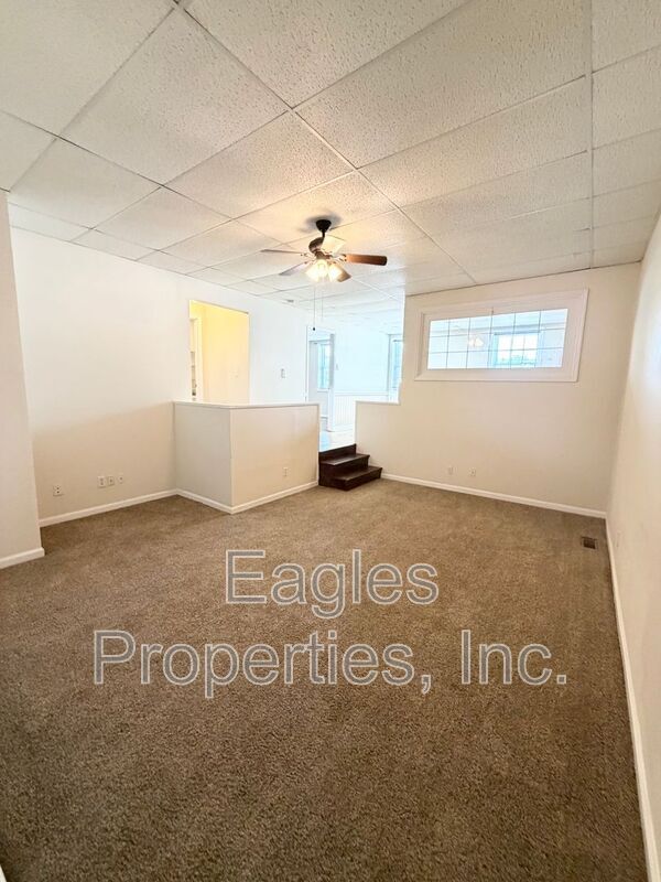 Building Photo - 103 N Center St