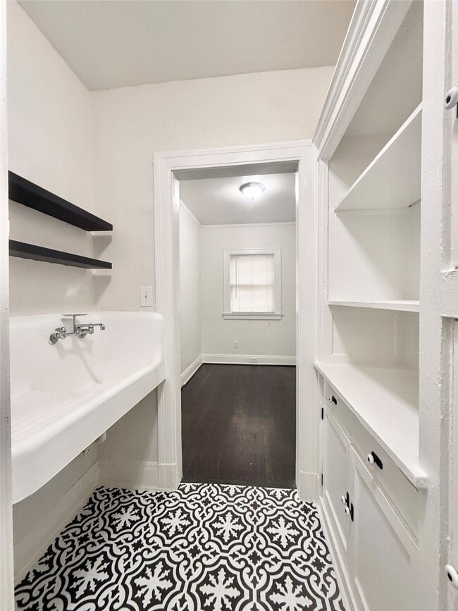 Building Photo - 3920 Fannin St