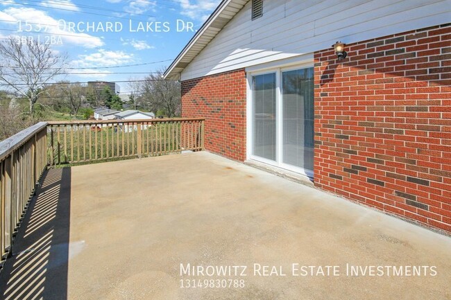 Building Photo - Beautiful 3BR/2BA Creve Coeur Home for Rent!