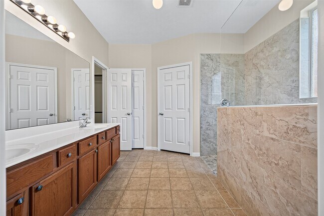 Building Photo - 4606 E Meadow Dr