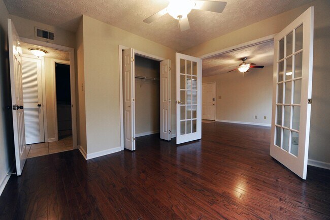 Building Photo - 100 Downing Way