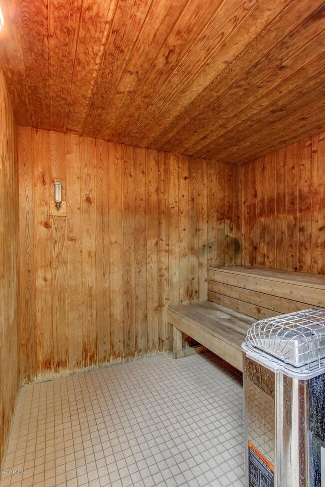 Building Photo - Rare 3bedroom Valhalla condo - basic cable & internet included!