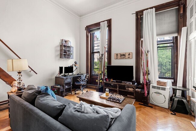 Building Photo - 163 Beacon St