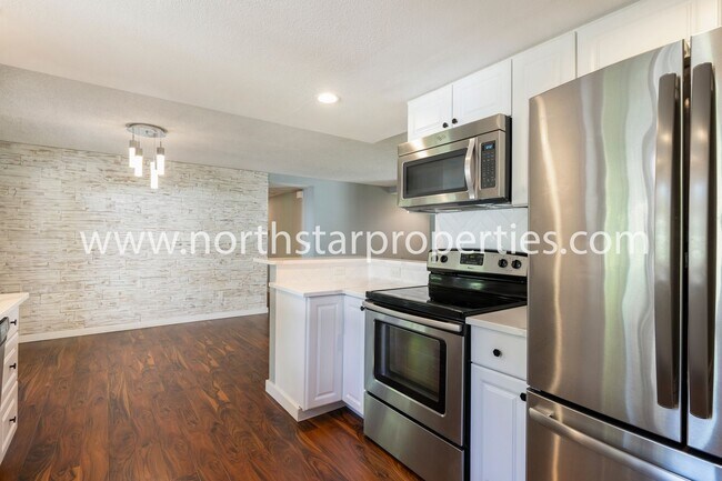 Building Photo - Garden Home Charmer