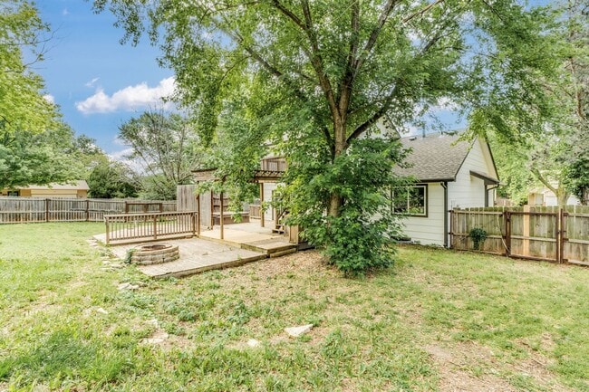 Building Photo - Completely renovated 4 bedroom, 3 bathroom...