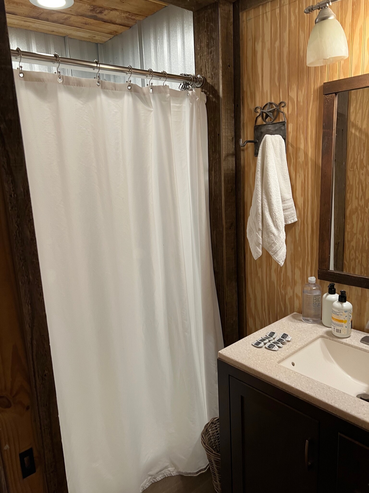 Lower level bathroom - 5637 FM 813