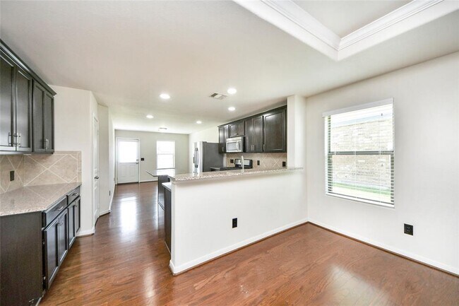 Building Photo - 5710 Camelia Evergreen Ln