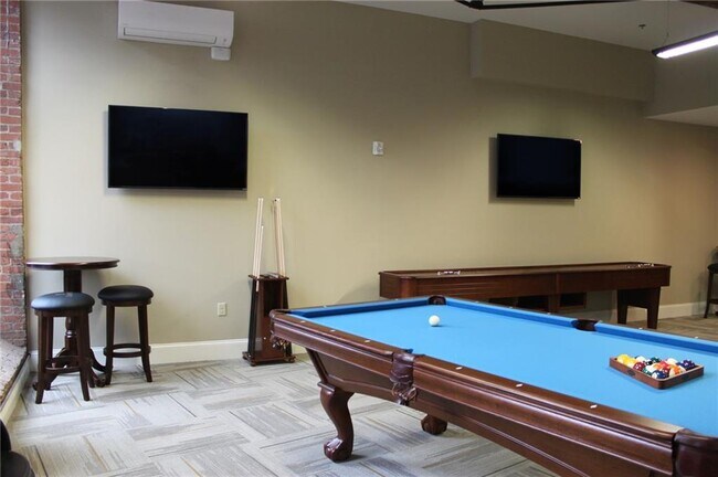 Building Photo - 12 Valley St