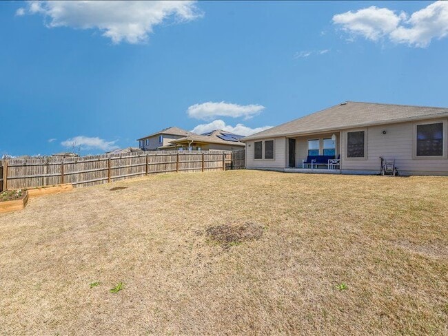 Building Photo - 725 Pinnacle Dr