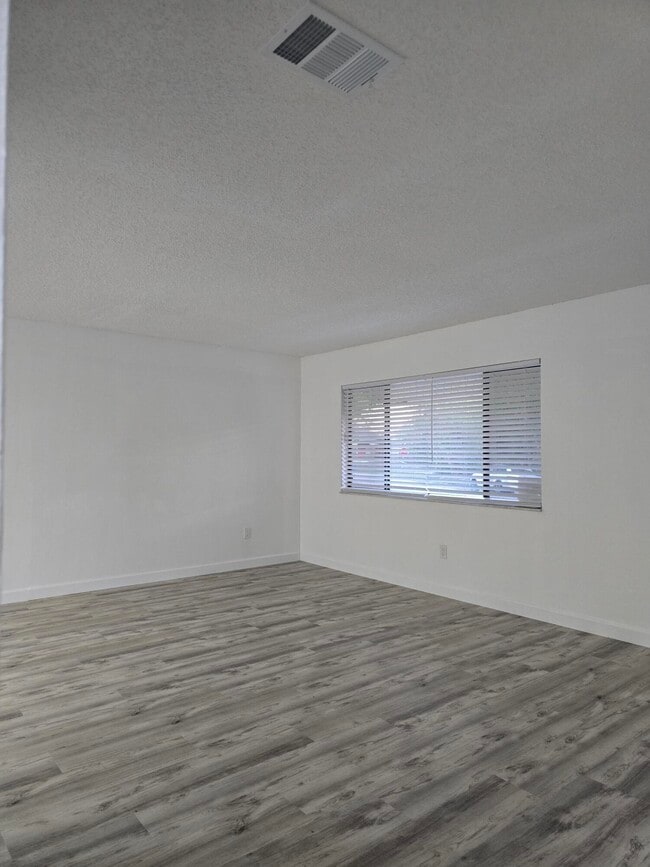 Building Photo - 1418 Paley Cir SE