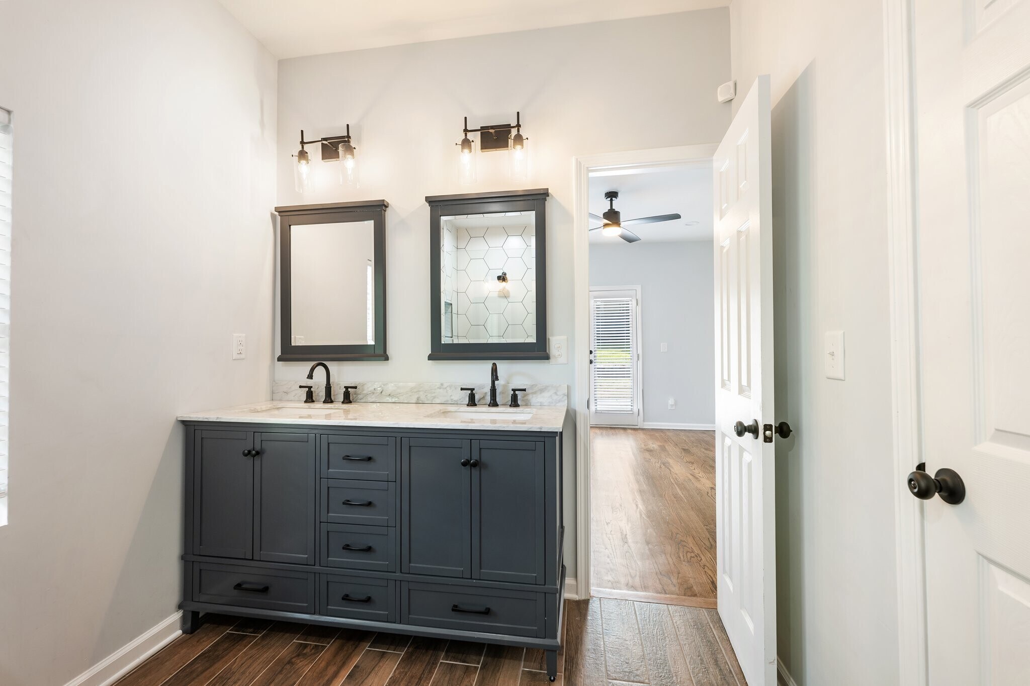 Building Photo - 1260 Hartford Ave SW