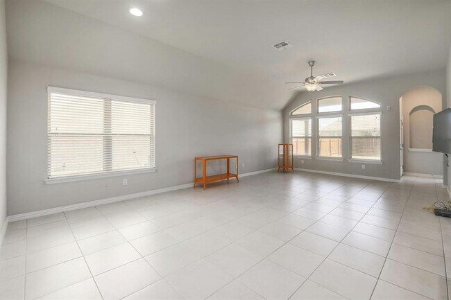 Building Photo - 3916 Joshs Cv
