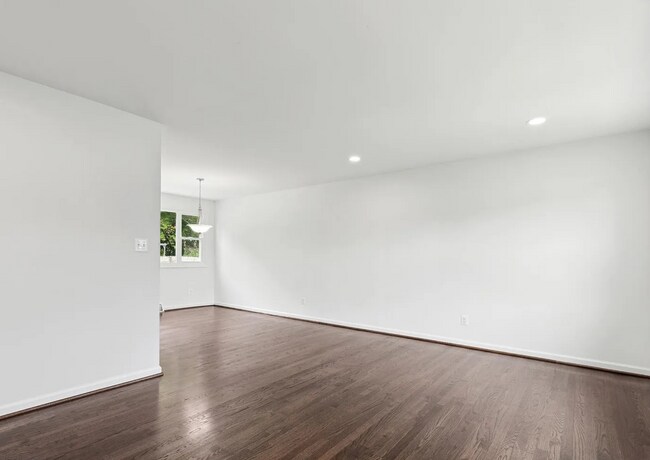 Building Photo - 5522 Lanham Way