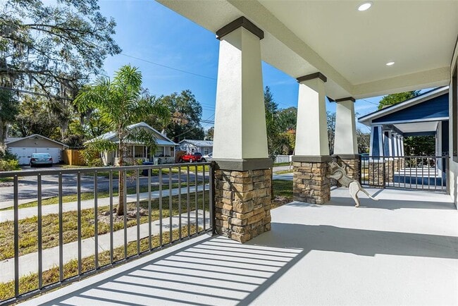 Building Photo - 113 W Elm St