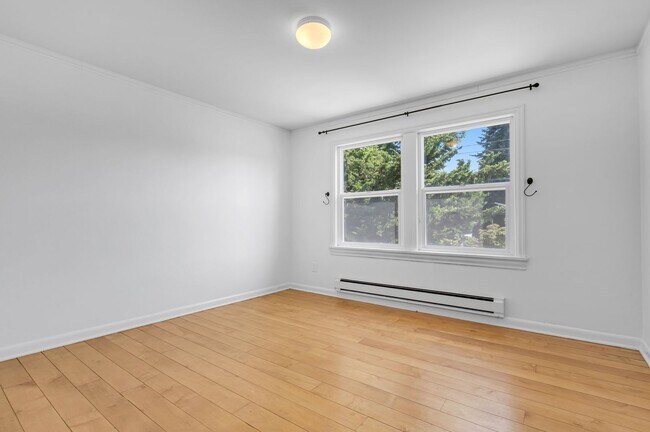 Building Photo - 3bd/1.75ba Seattle House