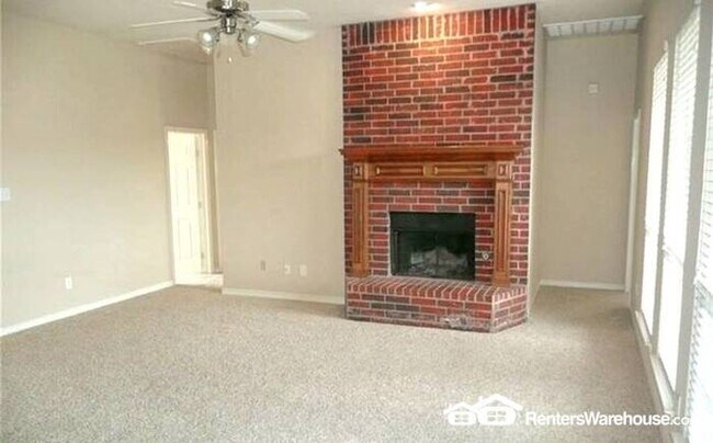 Building Photo - MOVE IN SPECIAL! $500 off First months ren...