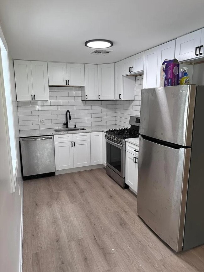 Building Photo - 3505 Iris St N