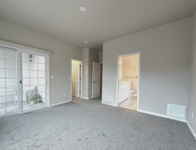 Building Photo - 408 Strasburg Dr