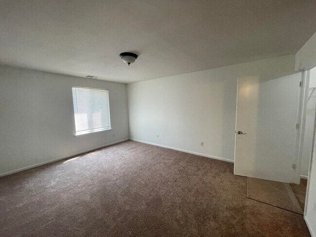 Building Photo - 404 Marigold Cir