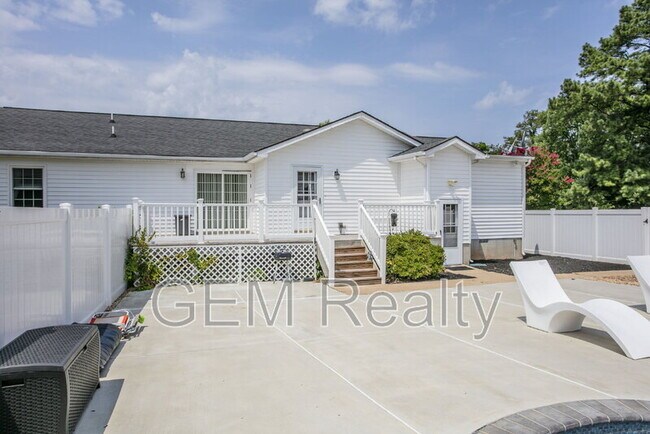 Building Photo - 15617 Mockingbird Ln
