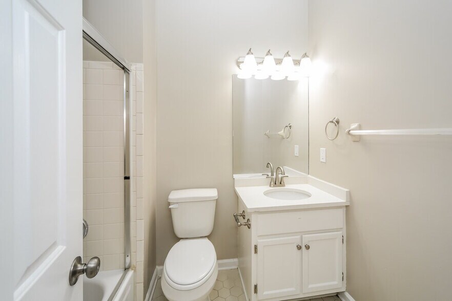 Building Photo - 7203 Atterbury Cir E
