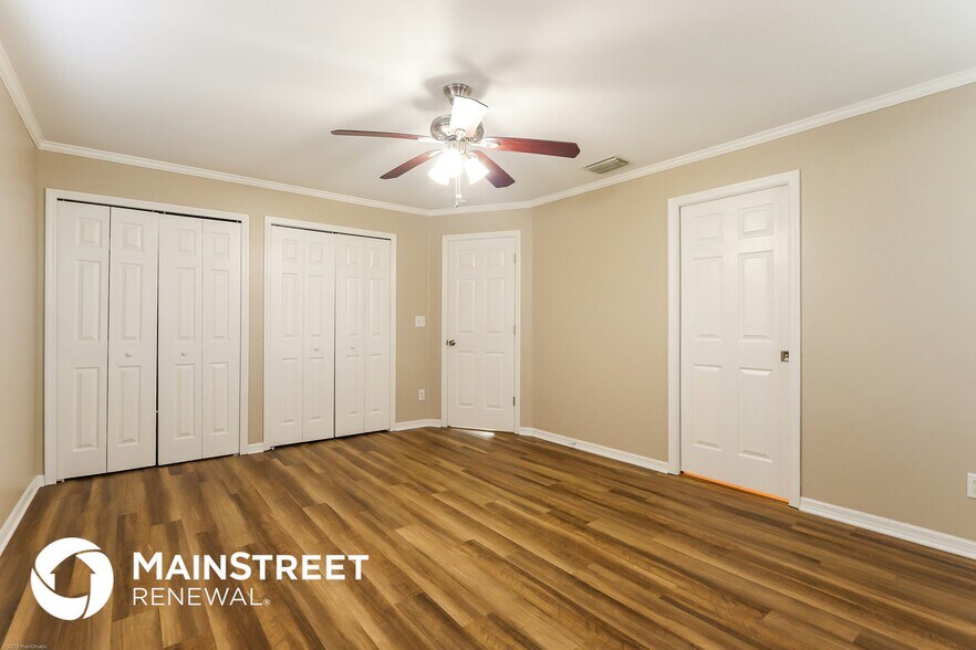 Building Photo - 2211 NE 5th Ave