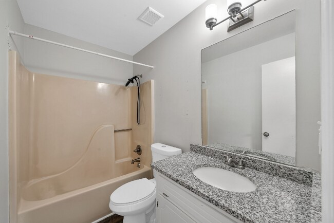 Building Photo - 712 Green Valley Ct