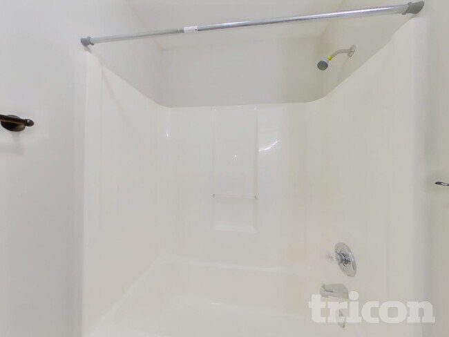 Building Photo - 6009 Plateau Ct