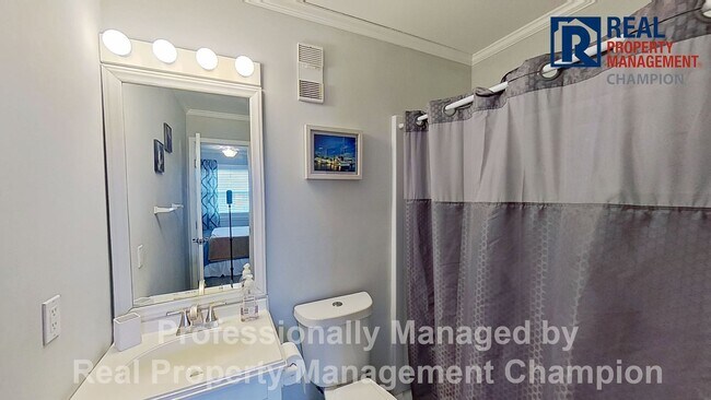 Building Photo - Year Round Fully Furnished Ocean View Condo on Carolina Beach