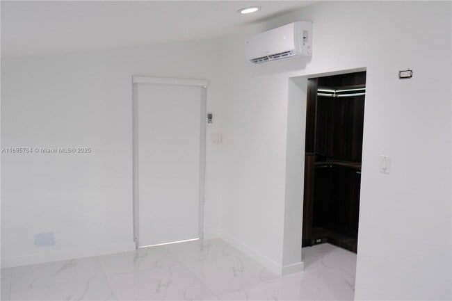 Building Photo - 4311 SW 104th Ct